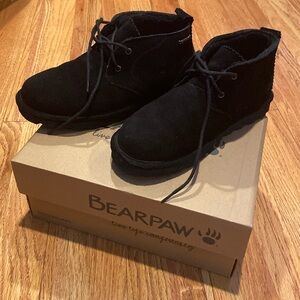 Womens Bearclaw Boots  Black size 9